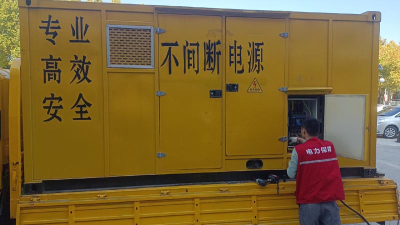 管城回族柴油发电机组和UPS电源配合使用时，如何避免切换过程中的电力中断？